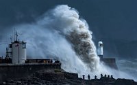 FAVORIT JURY 5 - STORM WATCHERS - FRY MARTIN - united kingdom <div