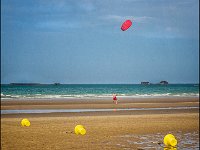 MAGOT LAURENT - LE CERF VOLANT ROUGE - FRANCE : Calvados, France, Lieux, Mer, Paysages, Personnages, Plage